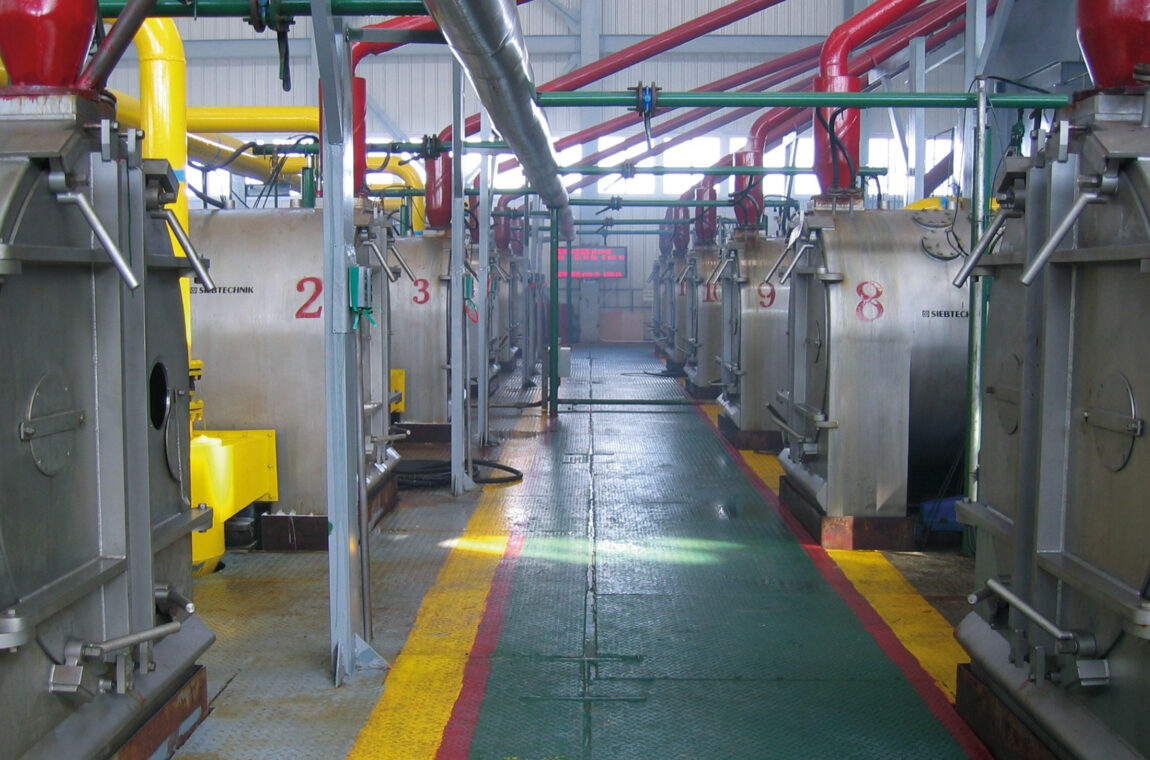 12 sieve screw centrifuges type CONTURBEX H in a plant for Potash