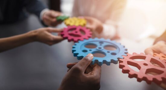 Service - Teamwork, Alle arbeiten zusammen, damit das Projekt Erfolg hat.