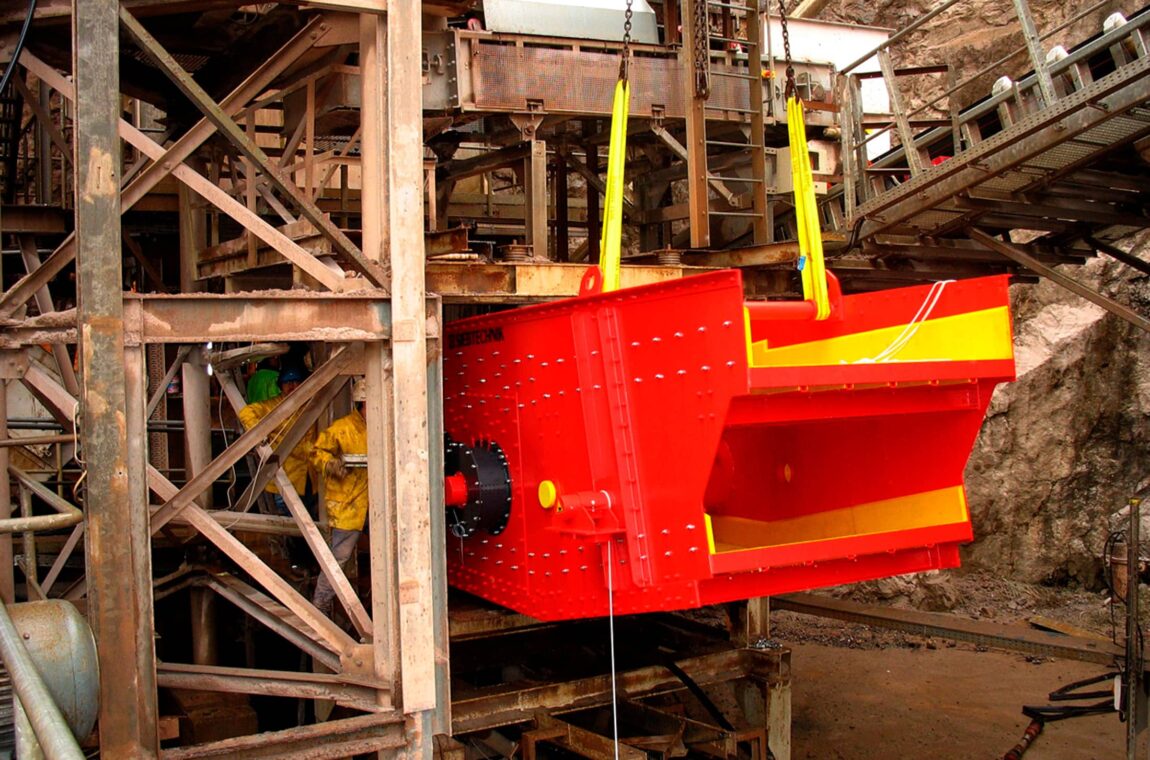 Elliptical vibrating screen type EZ 18-50II FRWS for lime when installed in an existing system