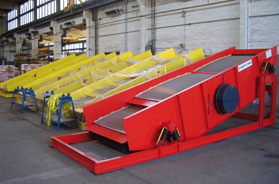 Circular motion screening machine
