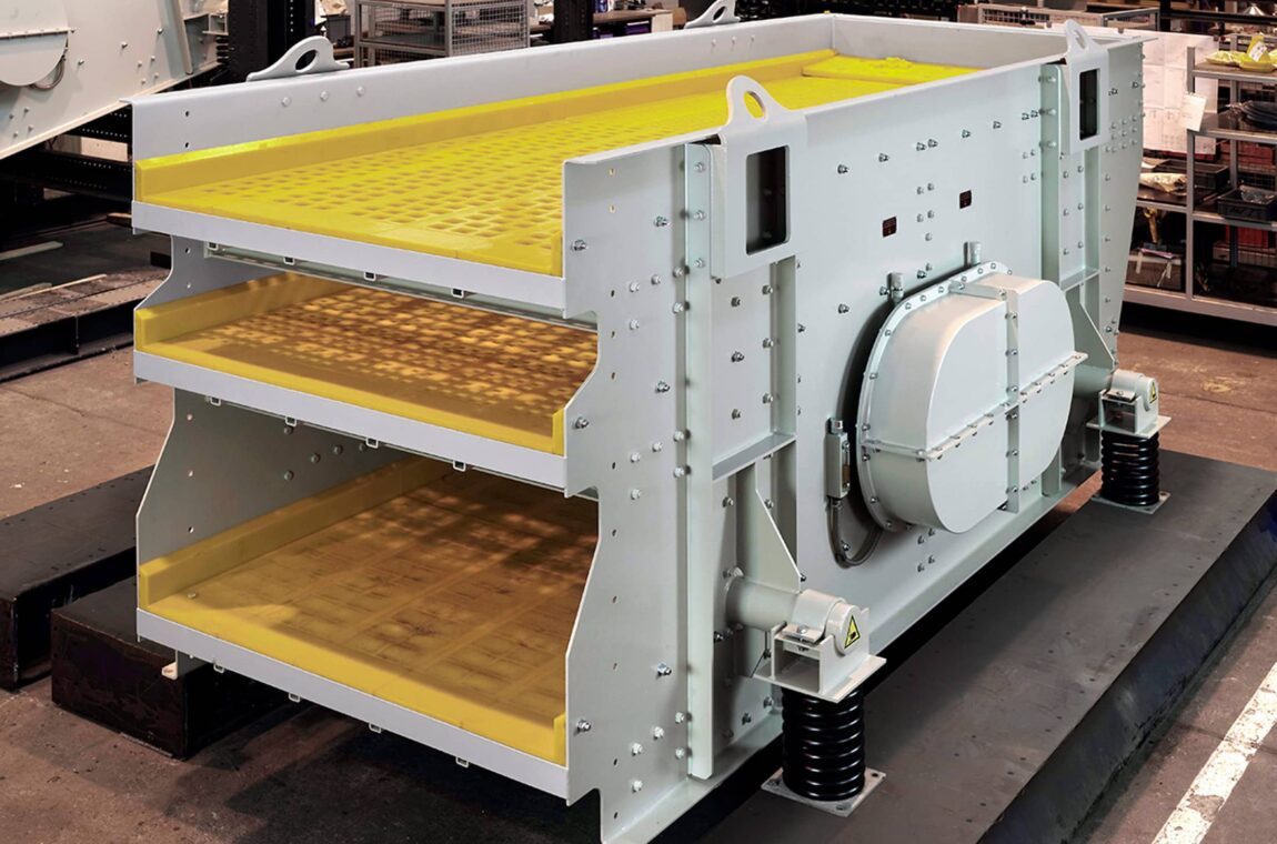Mechanical elliptical vibrating screen with 3 screen decks and steel suspension