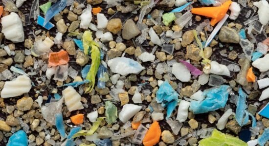 Header image "Sorting" A mix of gravel and microplastics, which can be separated by density sorting.