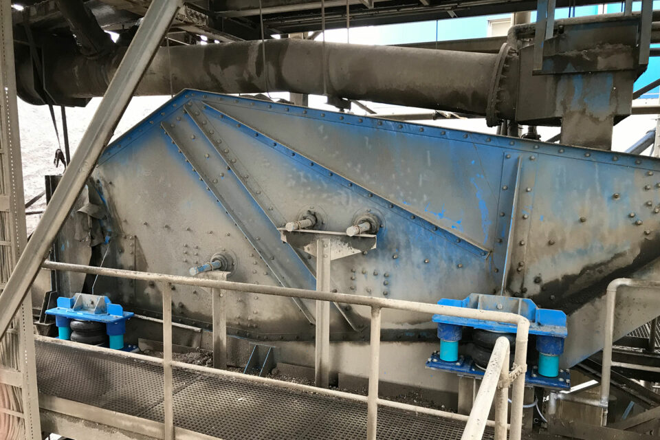 Screening machine with STEINHAUS LuCoTec air suspension